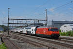 Re 460 075-5 durchfährt am 25.07.2022 den Bahnhof Rupperswil.