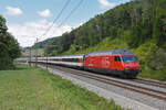 Re 460 093-8 fährt am 28.08.2022 Richtung Bahnhof Tecknau.