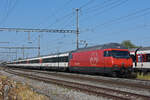 Re 460 037-5 fährt am 16.08.2022 beim Bahnhof Rheinfelden ein.