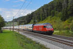 Re 460 046-6 fährt am 20.09.2022 Richtung Bahnhof Tecknau.