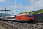 Re 460 028-4 durchfährt am 07.07.2022 den Bahnhof Gelterkinden.