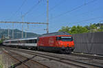 Re 460 027-6 durchfährt am 25.06.2022 den Bahnhof Gelterkinden.