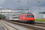 Re 460 047-4 durchfährt am 12.05.2023 den Bahnhof Rupperswil.