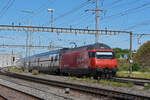 Re 460 008-6 durchfährt am 25.06.2022 den Bahnhof Pratteln.