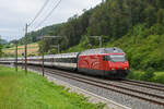 Re 460 029-2 fährt am 24.07.2023 Richtung Bahnhof Tecknau.