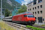 Re 460 015-1 fährt am 03.07.2023 beim Bahnhof Interlaken West ein.