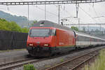 Re 460 109-2 durchfährt am 23.05.2023 den Bahnhof Gelterkinden.