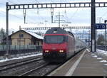 SBB - Lok 460 113-2 mit IC bei der durchfahrt im Bhf. Münsingen am 22.01.2024