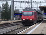 SBB - Lok 460 077-1 mit IC bei der durchfahrt im Bhf. Ostermundigen am 27.01.2024