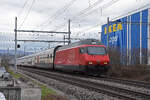 Re 460 115-9 fährt am 16.02.2024 Richtung Station Itingen.