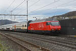 Re 460 115-9 durchfährt am 26.02.2024 den Bahnhof Gelterkinden.