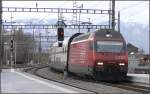 Re 460 108-4 fhrt mit einem IC aus Chur in Sargans ein. (07.01.2008)