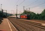 Re 460 118-3 mit einer IC2000-Doppelstockgarnitur am 18.05.1999 bei der Durchfahrt durch den Bahnhof Spreitenbach.