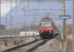 Re 460 091-2 mit einem buntgewrfelten IR aus Zrich HB bei der Einfahrt in Landquart.(21.02.2008)