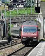 E-Lok Re 460 056-5 fotografiert bei der Einfahrt in den Bahnhof von Montreux am 31.07.08. (Jeanny)
