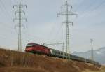 Re 460 008-5 mit CIS kurz nach Bex.
(05.01.2009)