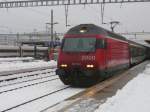 SBb - 460 082-1 vor IR im Bahnhof von Biel/Bienne am 01.01.2009