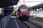 Re 460 095-3  Bachtel  wartet mit ihrem IR 2136 im Schweizer Bahnhof Konstanz am Spätnachmittag des 05.09.2009.