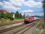 Die Re 460 054-0 ''Dreilndereck'' schob am 13.7.05 den IC 725 nach St.