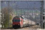 IC586 mit Re 460 044-1 verlsst Chur Richtung Basel SBB. (19.04.2010)