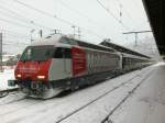 Die neuste SBB-Werbelok: Re 460 031-8, MobilBonus. IR 1730, Brig, 07.12.2012. (Handyfoto)