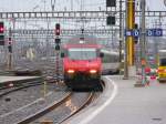 SBB - 460 039-1 mit RE bei der einfahrt im Hauptbahnhof Zrich am 04.12.2012