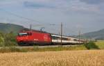 Am 25.Juli 2013 war 460 078 mit einem Schnellzug zwischen Sissach und Tecknau auf dem Weg Richtung Olten.
