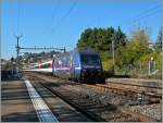 Die SBB Re 460 050-8 mit dem IR 1419 bei der Durchfahrt in Lutry.