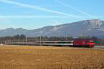 SBB: Mit dem Zug an den Automobilsalon in Genf. Extrazug 30510 mit Re 460 und 14 Wagen bei Deitingen in der ersten Morgensonne des 8. März 2015.
Foto: Walter Ruetsch