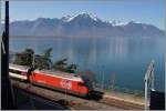 Eine SBB Re 460 fährt mit ihrem IR 1720 bei der Haltestelle Veytaux Chillon durch.
13. April 2015