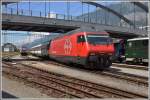 RE 460 049-9 mit IC924 in Chur. (06.06.2015)