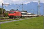 Bilder aus der March zwischen Pfäffikon SZ und Ziegelbrücke. IC576 mit 460 032-6 zwischen Schübelbach-Buttikon und Siebnen-Wangen. (24.09.2015)