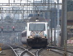 SBB - Werbelok 460 105-0 unterwegs vor der Haltestelle Bern-Wankdorf am 25.03.2016