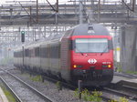 SBB - Nachschuss der 460 016-9 unterwegs nach Basel bei der ausfahrt aus dem Bahnhofsareal in Muttenz am 23.04.2016