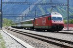 Re 460 069 mit dem IR nach Brig, am 15.5.2016 kurz vor Visp.