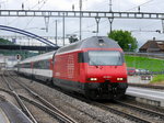 SBB - 460 082-1 mit RE bei der einfahrt im Bahnhof Aigle am 19.06.2016