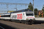 Re 460 075-5, mit der Léman 2030 Werbung, durchfährt den Bahnhof Rothrist.