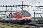 Re 460 065-6, mit der neuen COOP Werbung, durchfährt den Bahnhof Muttenz. Die Aufnahme stammt vom 27.04.2017.