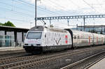 Re 460 044-1, mit der Gottardo 2016 Werbung, durchfährt den Bahnhof Rothrist. Die Aufnahme stammt vom 12.05.2017.