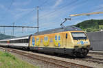 Re 450 029-2, mit der Chiquita Werbung, durchfährt den Bahnhof Gelterkinden. Die Aufnahme stammt vom 05.07.2017.