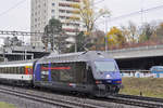 Re 460 031-8, mit der Ceneri 2020 Werbung, fährt zum Bahnhof SBB.