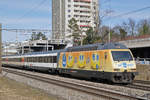 Re 460 029-2, mit der Chiquita Werbung, fährt Richtung Bahnhof SBB. Die Aufnahme stammt vom 05.03.2018.