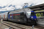 Re 460 031-8 mit der Ceneri 2020 Werbung, steht im Bahnhof Interlaken Ost.