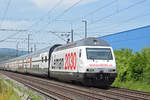 Re 460 075-5 mit der Léman 2030 Werbung, fährt Richtung Bahnhof Itingen.