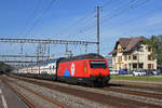 Re 460 058-1 mit der Werbung für 100 Jahre Zirkus Knie, durchfährt den Bahnhof Rupperswil.