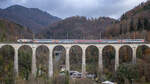 Re 460 019-3 überquert aus Basel kommend mit einem Sonderzug nach Bure-Casernes den Viaduc de la Combe Maran in St.