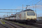 Re 460 019-3  175 Jahre Schweizer Eisenbahnen  durchfährt am 02.04.2024 den Bahnhof Muttenz.