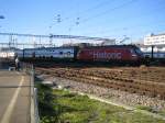 Am 9.10.05 fuhr die Re 460 102 ''SBB-Historic'' mit einem IC-Dosto im HB Zrich aus.