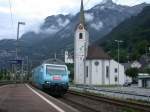 Re 460 008-6 mit EC 115 Cisalpino Mediolanum bei der Durchfahrt in Flelen auf dem Weg durch den Gotthard Richtung Sden.