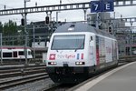 Re 460 086 TGV Lyria Werbelok bei der Einfahrt in Luzern, um an dem IR nach Basel angekuppelt zu werden, am 29.5.2016.